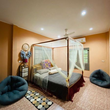 Beachfront Bungalow South Of 푸껫 외부 사진