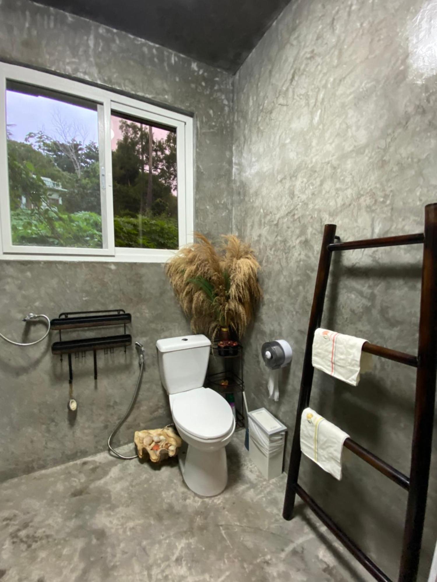 Beachfront Bungalow South Of 푸껫 외부 사진