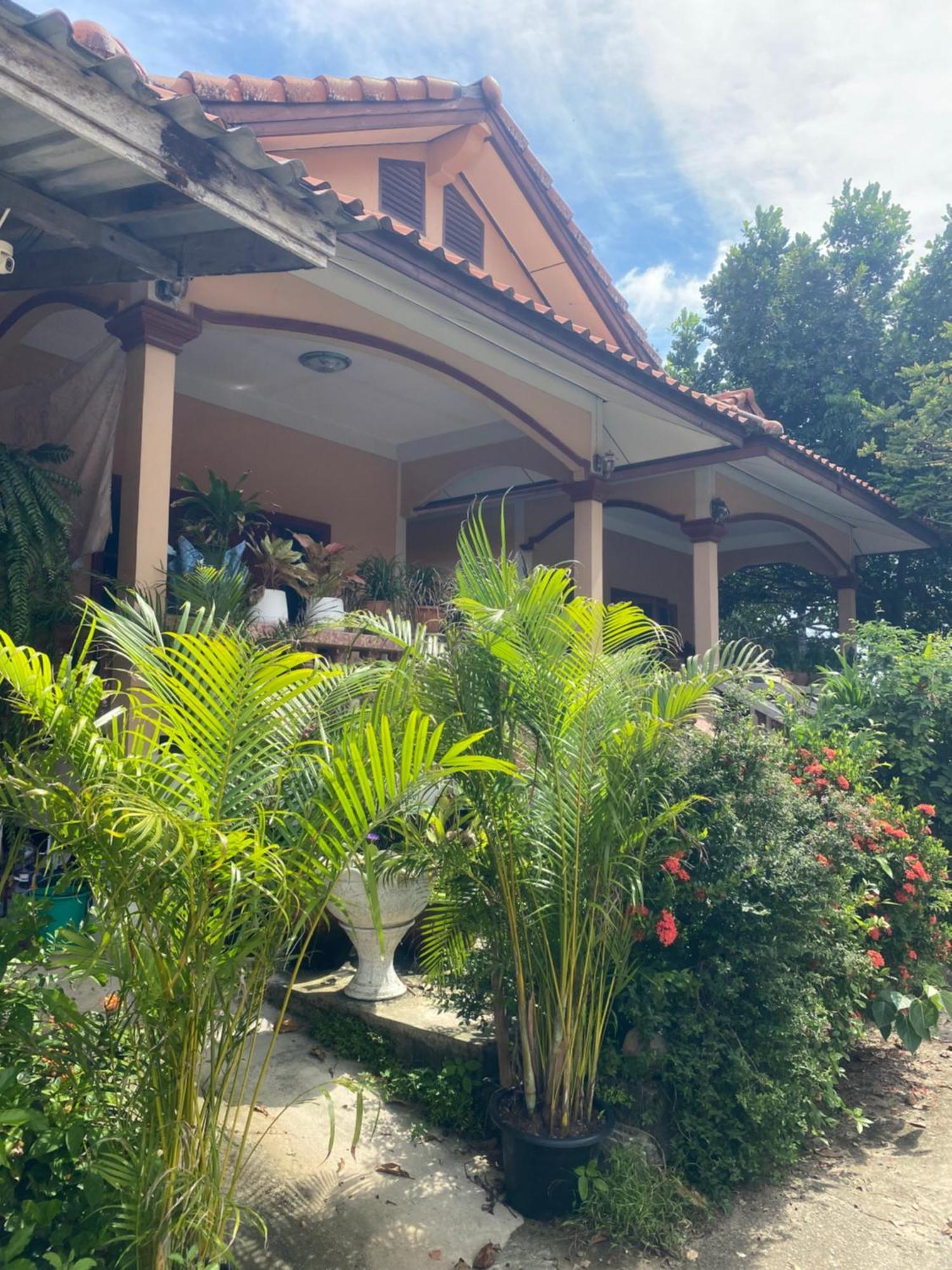 Beachfront Bungalow South Of 푸껫 외부 사진